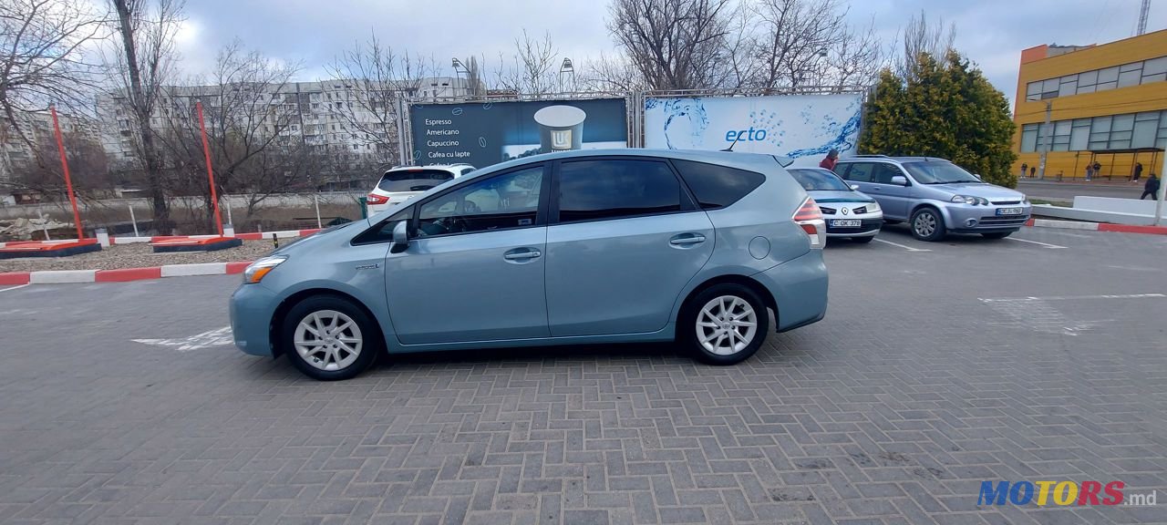 2015' Toyota Prius v photo #4