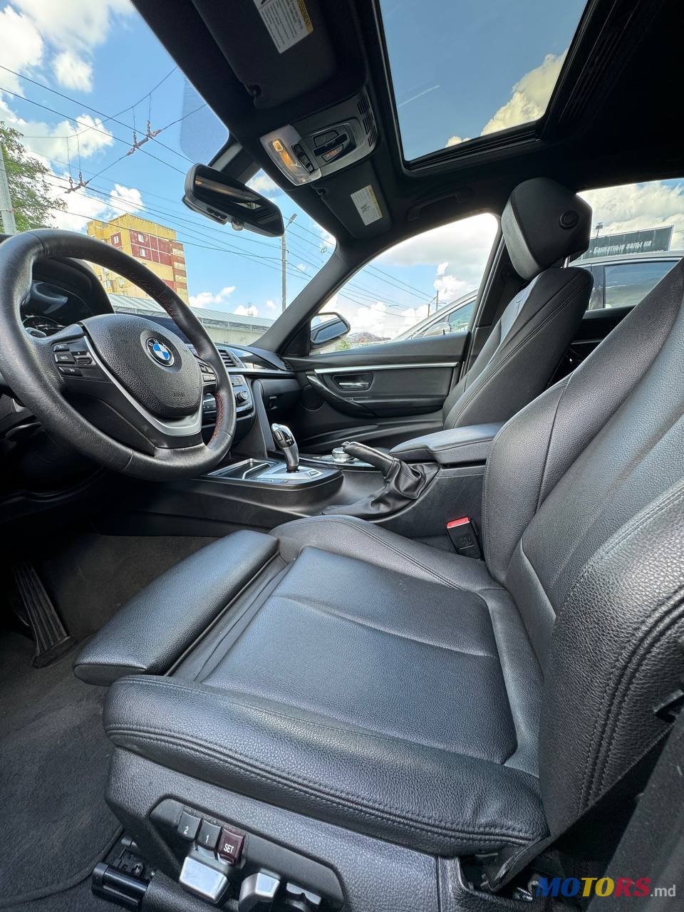 2018' BMW 3 Series Sedan photo #3