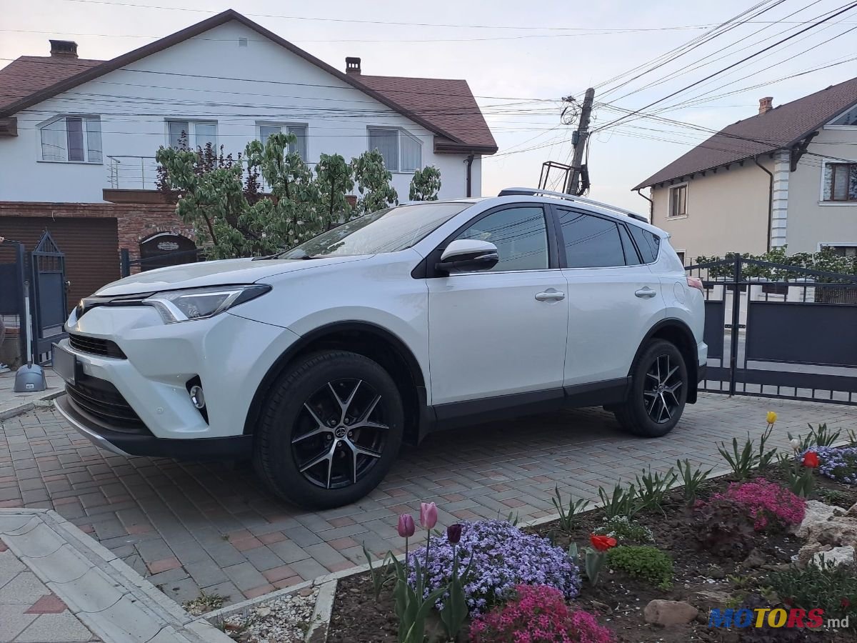 2017' Toyota RAV4 photo #2