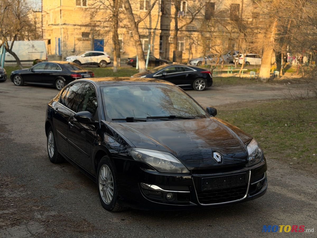 2011' Renault Laguna photo #2