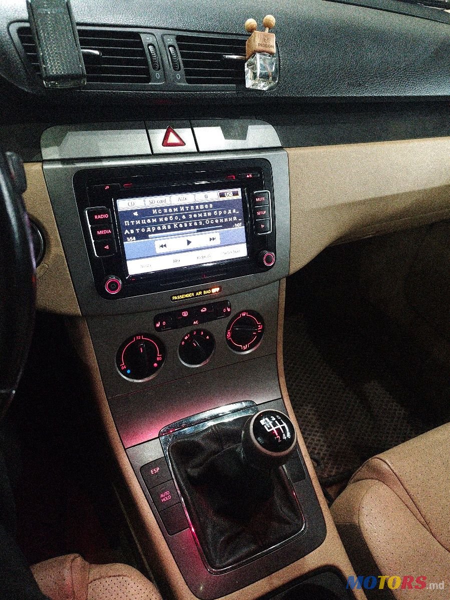 2007' Volkswagen Passat photo #6