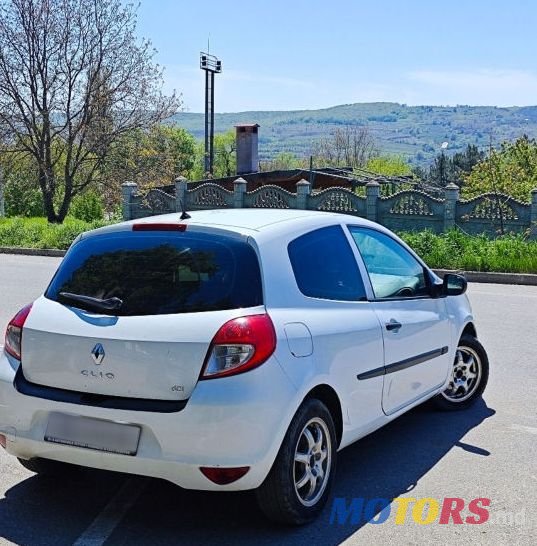 2011' Renault Clio photo #6