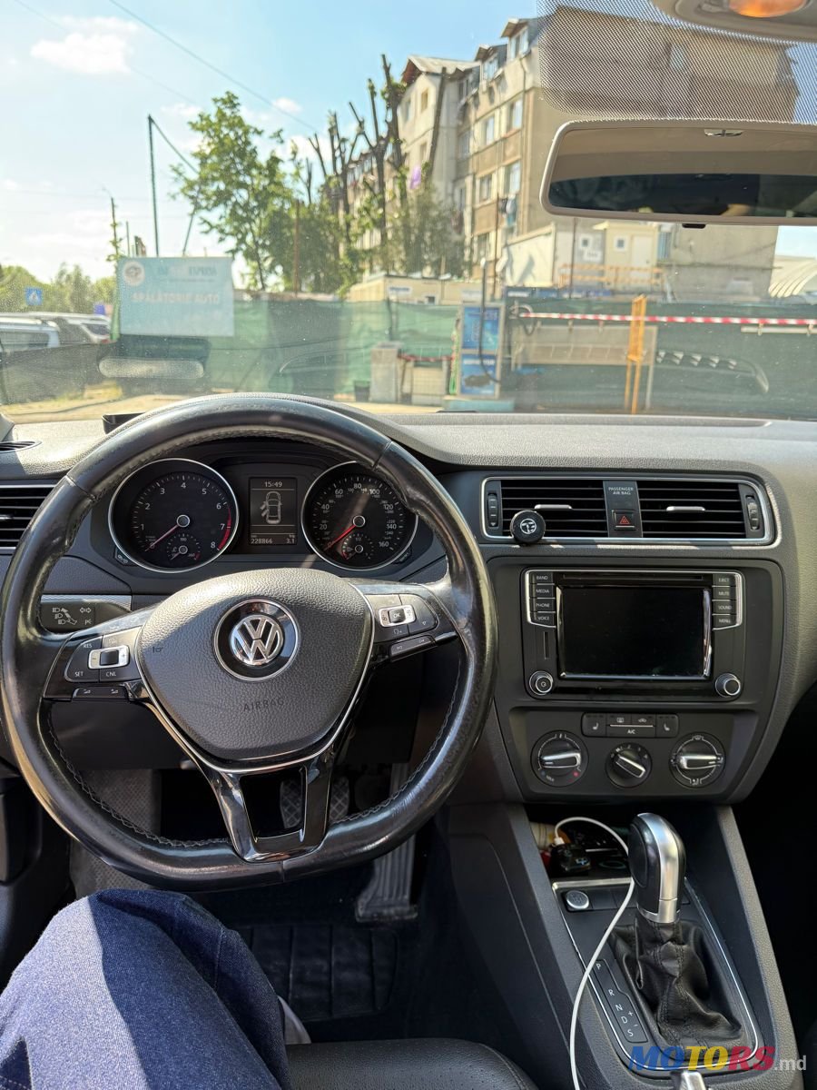 2017' Volkswagen Jetta photo #6