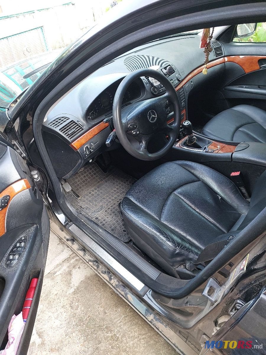 2009' Mercedes-Benz E-Class photo #5