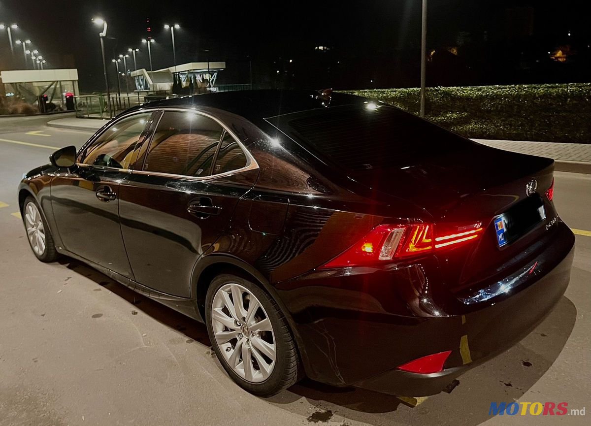 2016' Lexus Is Series photo #4