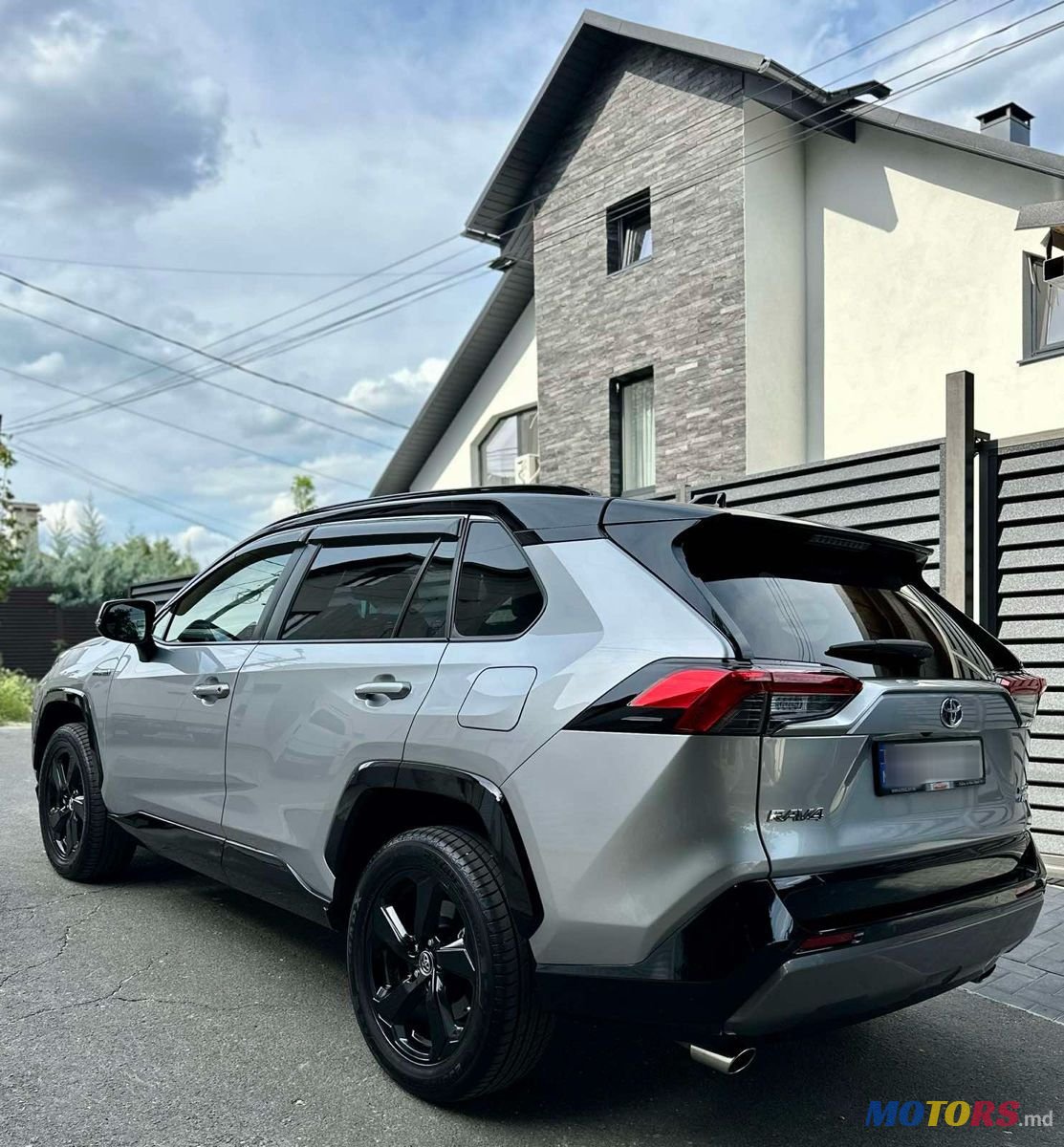 2019' Toyota RAV4 photo #2