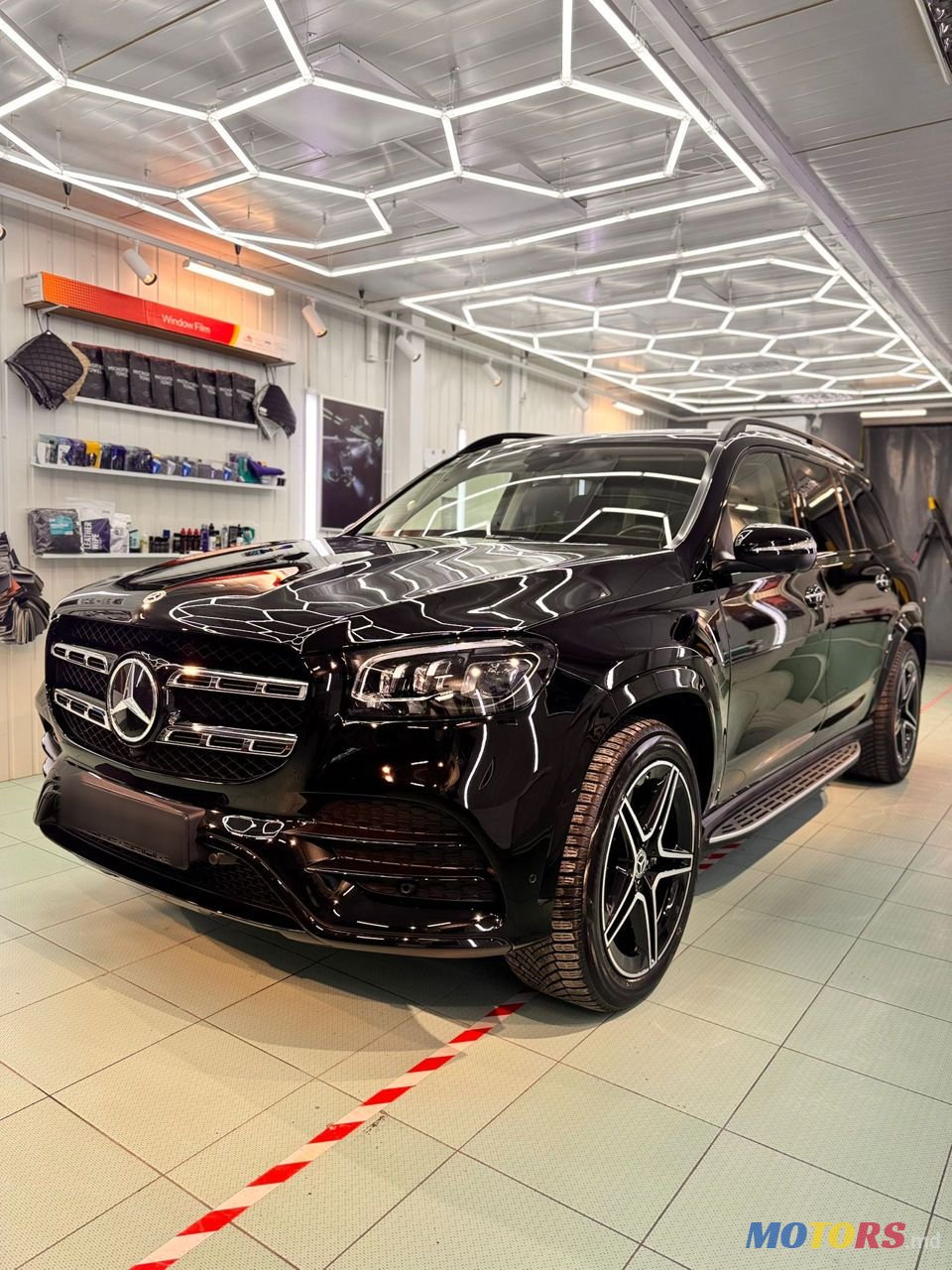2024' Mercedes-Benz Gls-Class photo #2