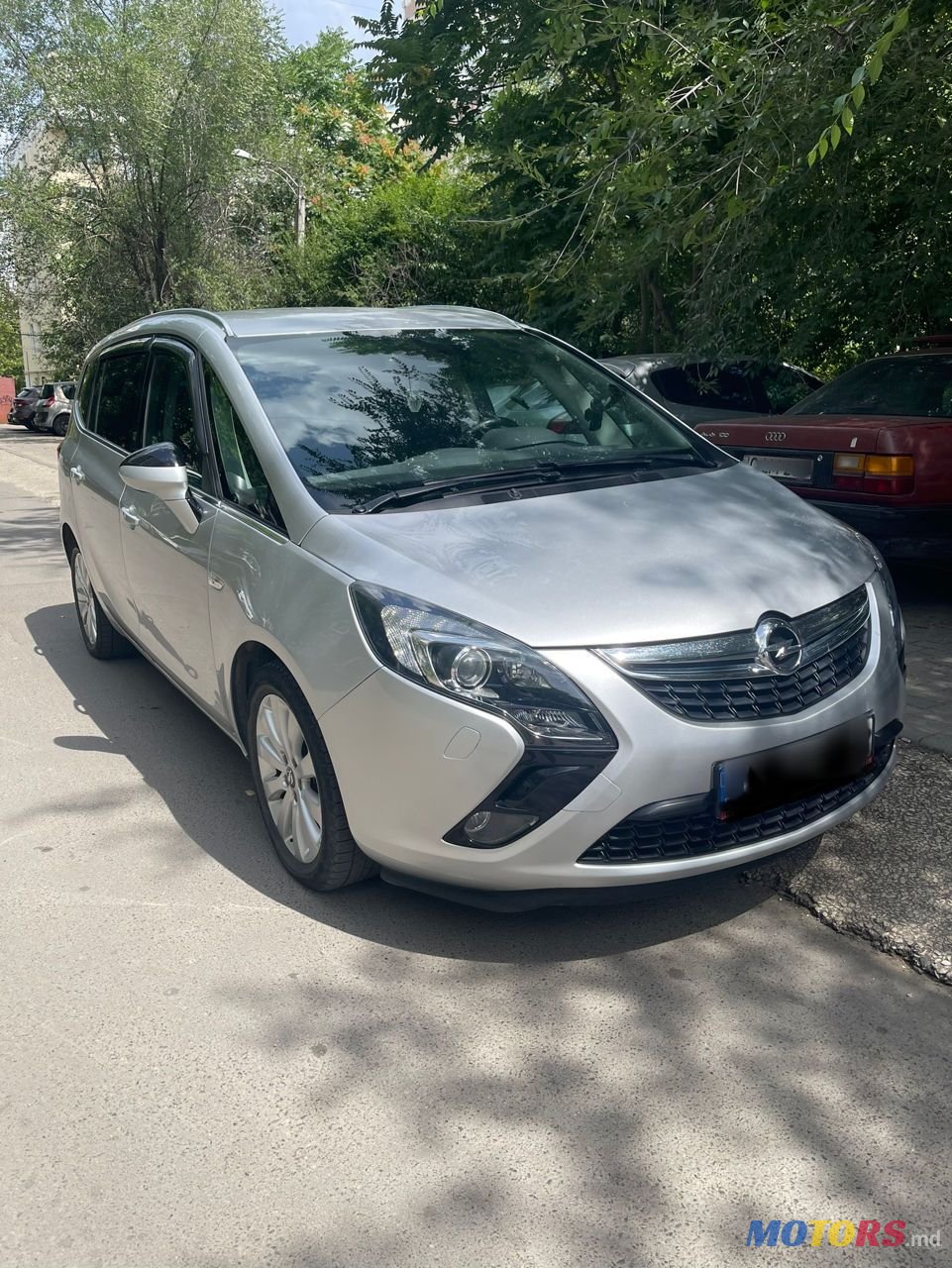 2011' Opel Zafira photo #1