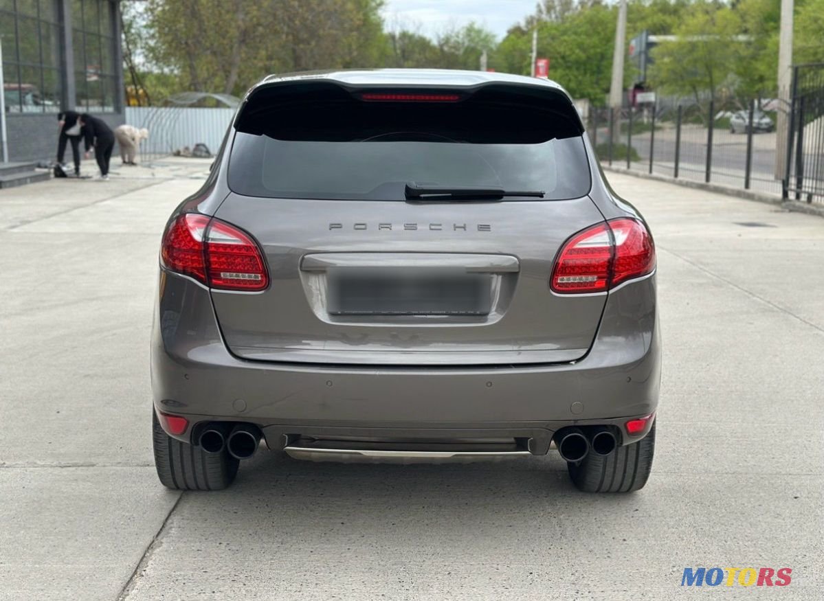 2012' Porsche Cayenne photo #5