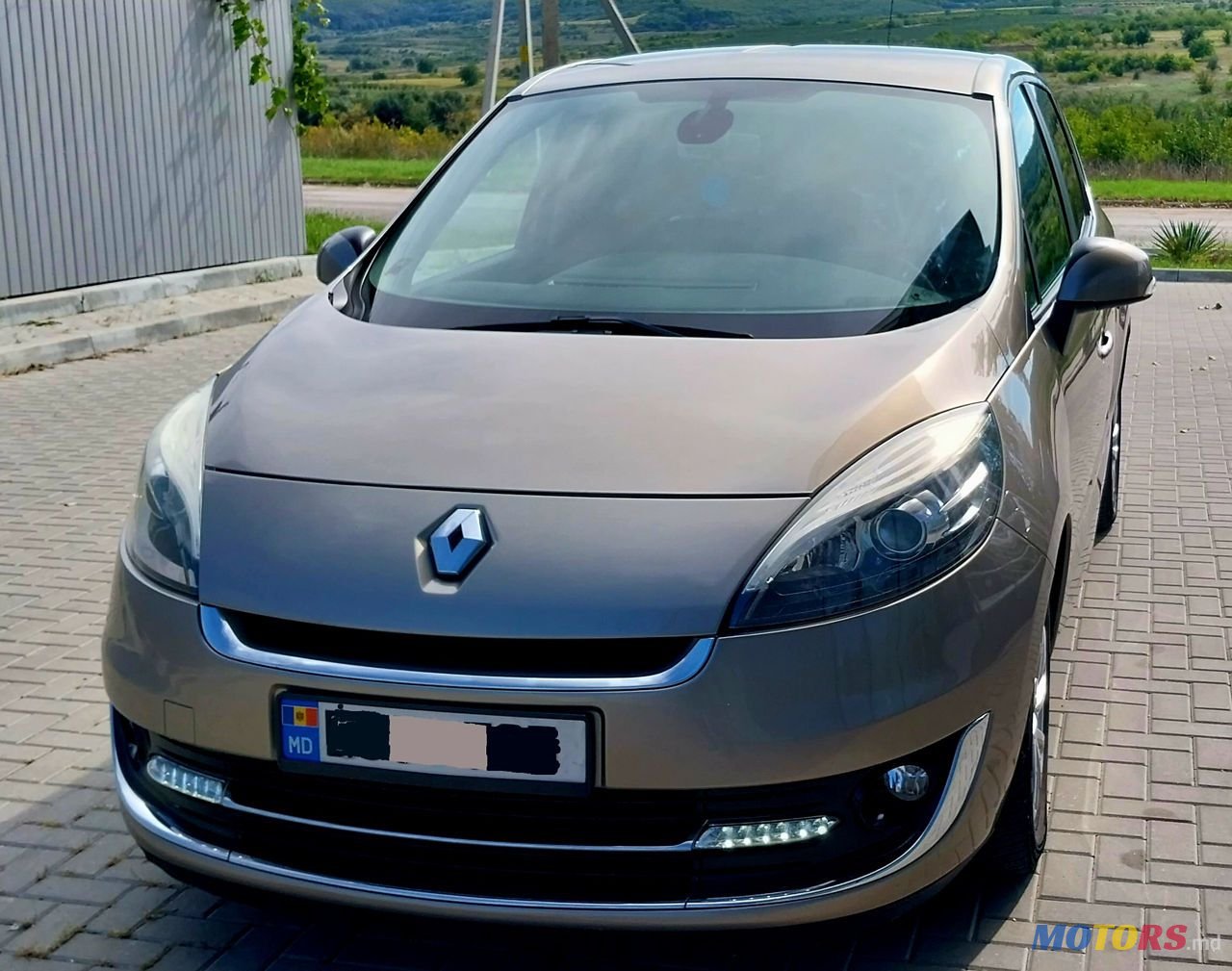 2012' Renault Grand Scenic photo #3
