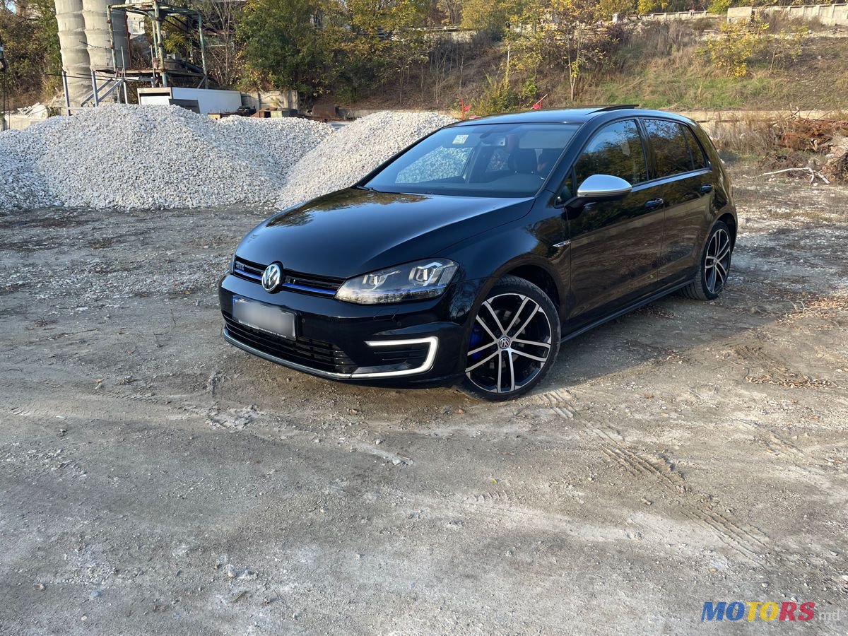 2016' Volkswagen Golf photo #1