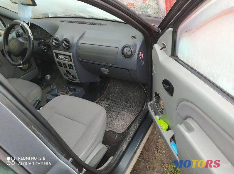 2007' Dacia Logan photo #2