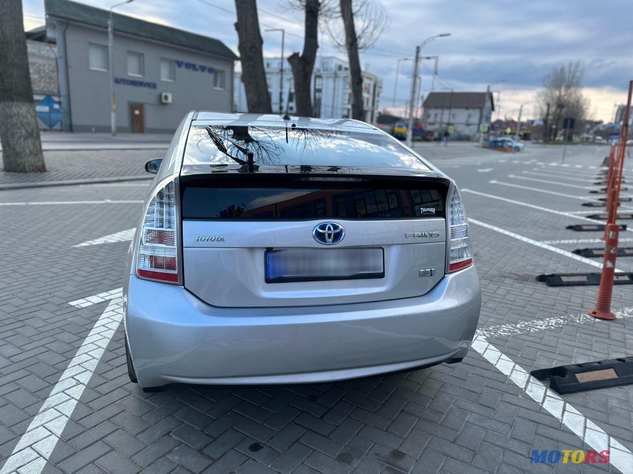 2010' Toyota Prius photo #2