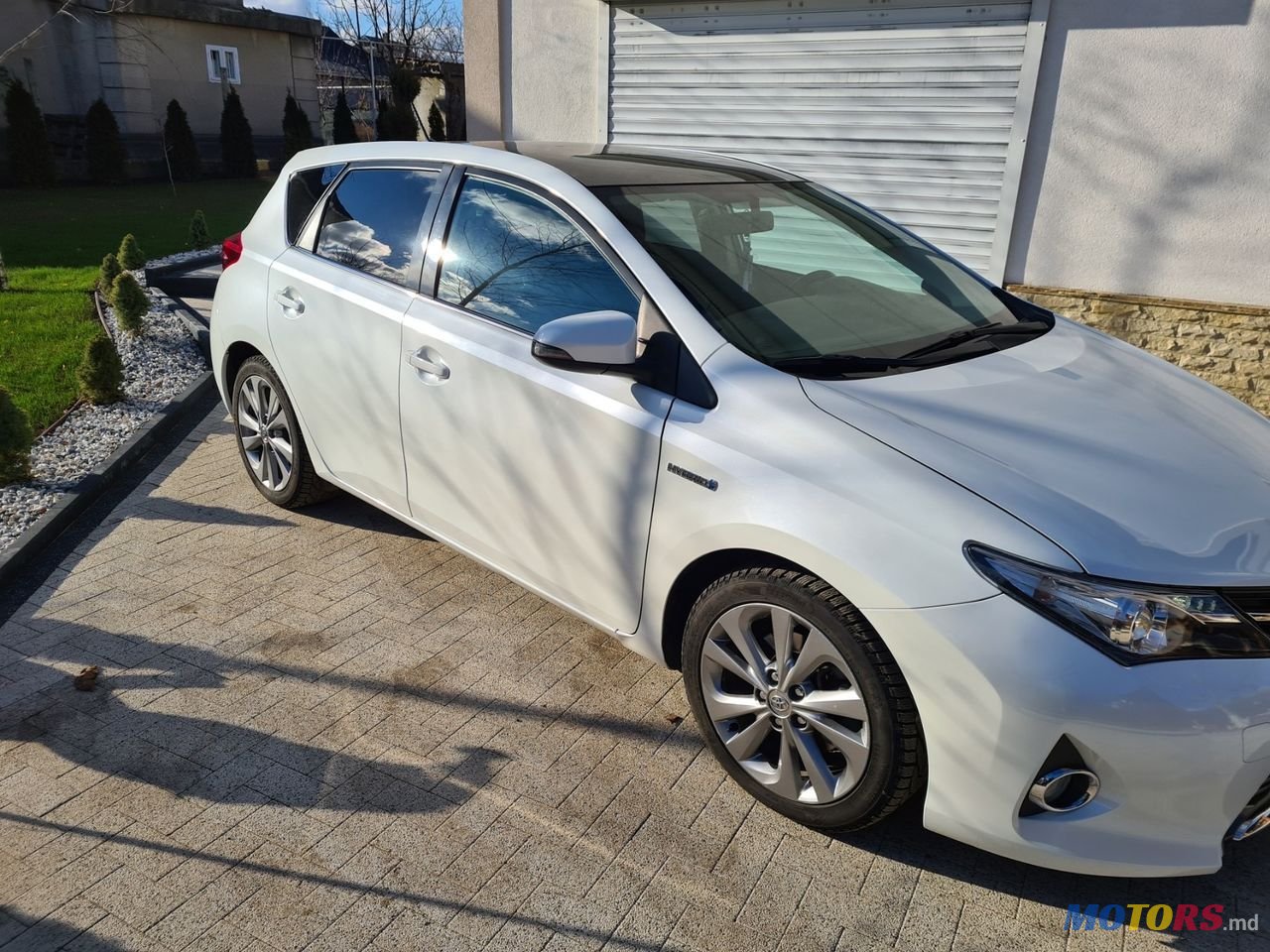2013' Toyota Auris photo #2