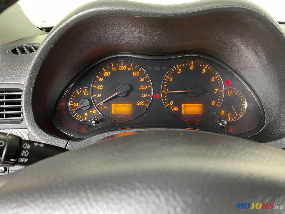 2005' Toyota Avensis photo #5