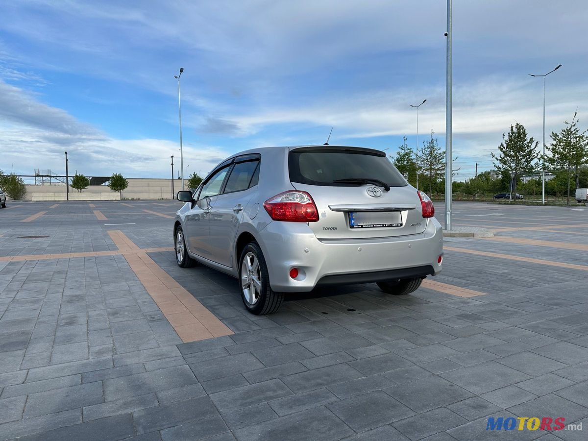 2010' Toyota Auris photo #3