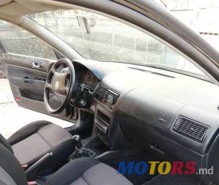 2001' Volkswagen Golf photo #4