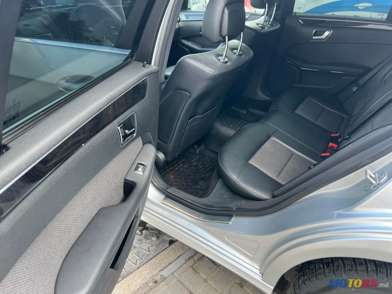 2010' Mercedes-Benz E-Class photo #4