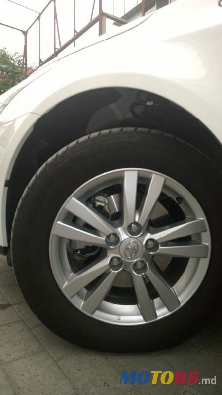 2013' Toyota Avensis photo #7