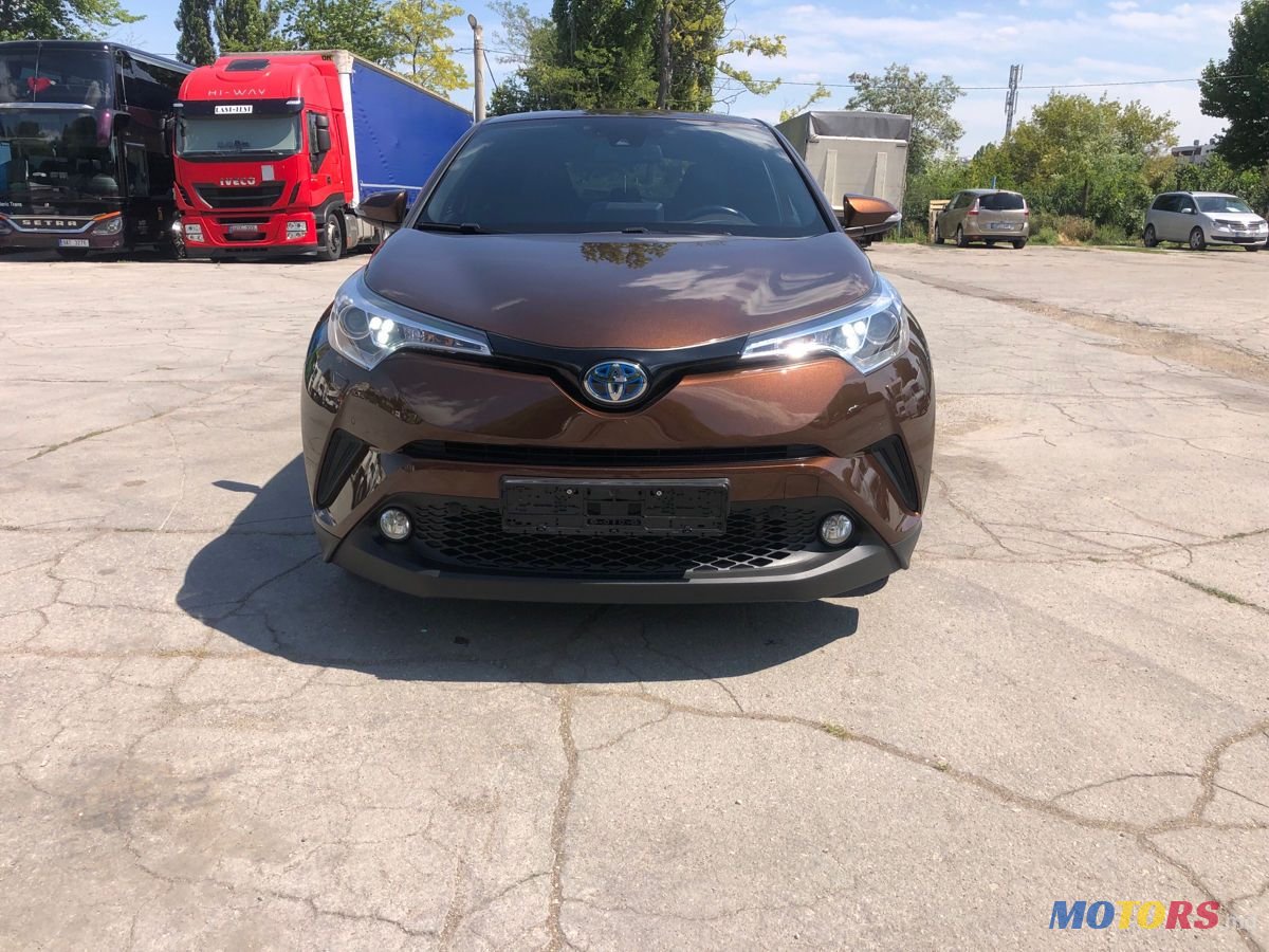 2017' Toyota C-HR photo #3
