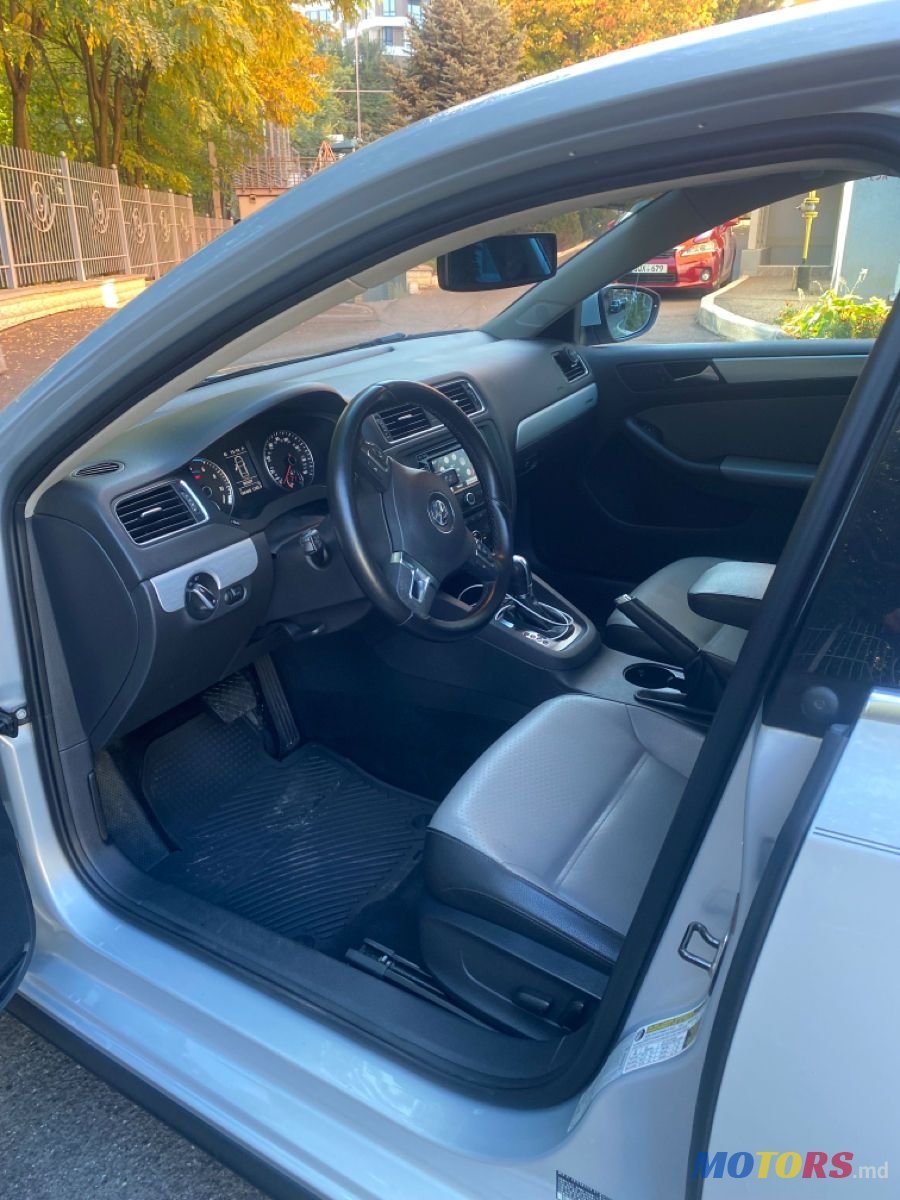 2012' Volkswagen Jetta photo #6