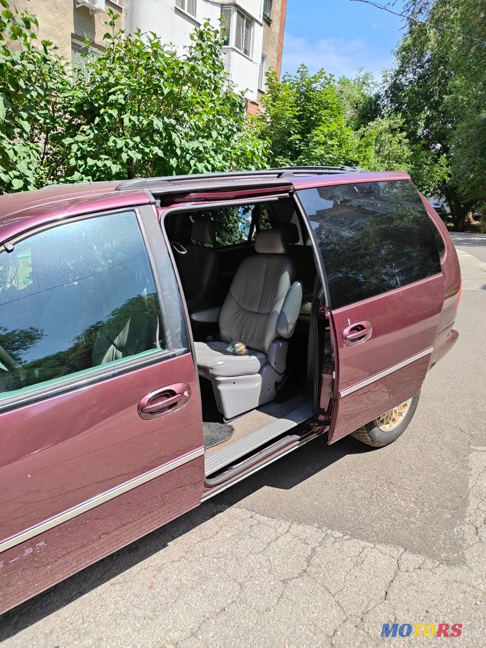 1998' Chrysler Grand Voyager photo #4