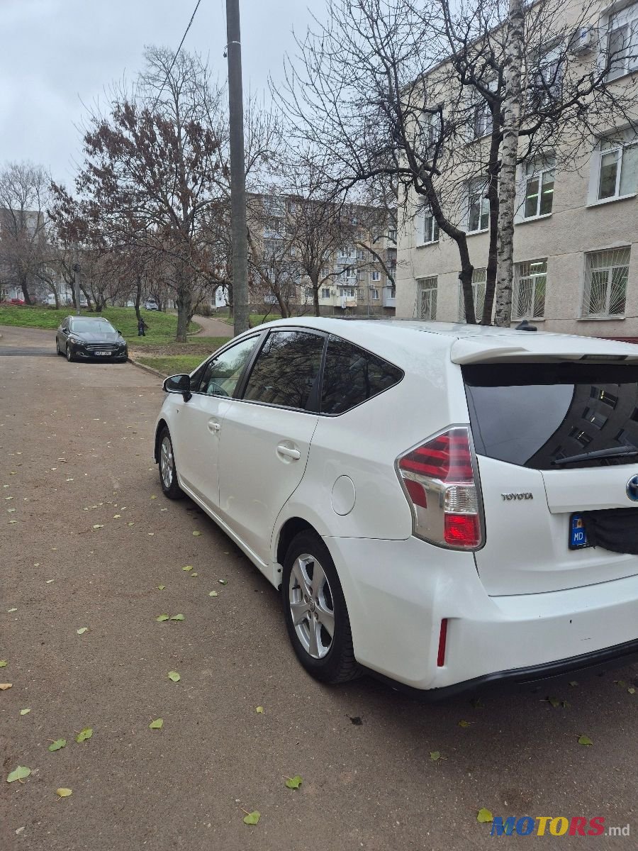 2016' Toyota Prius + photo #3