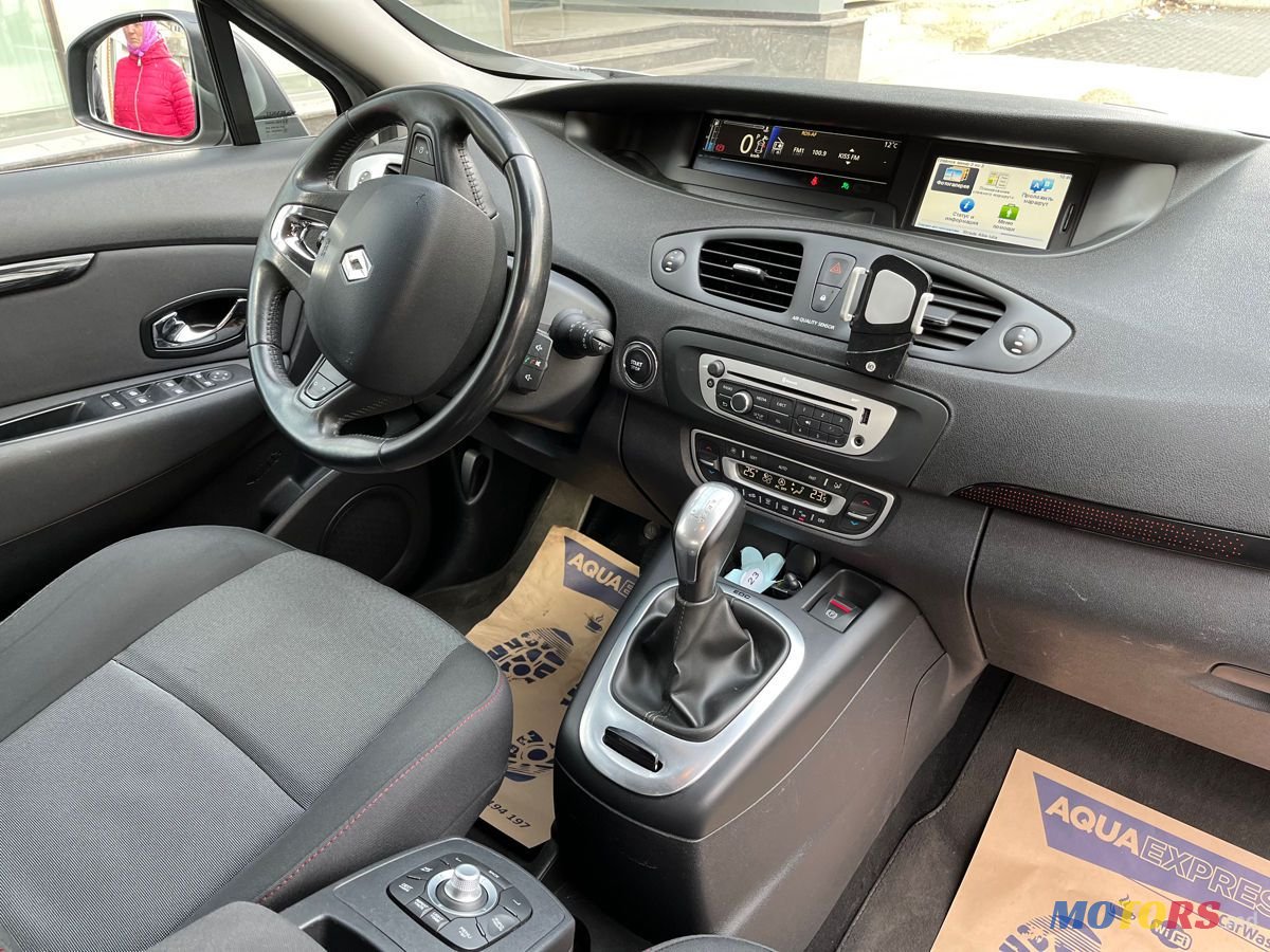 2013' Renault Scenic photo #6