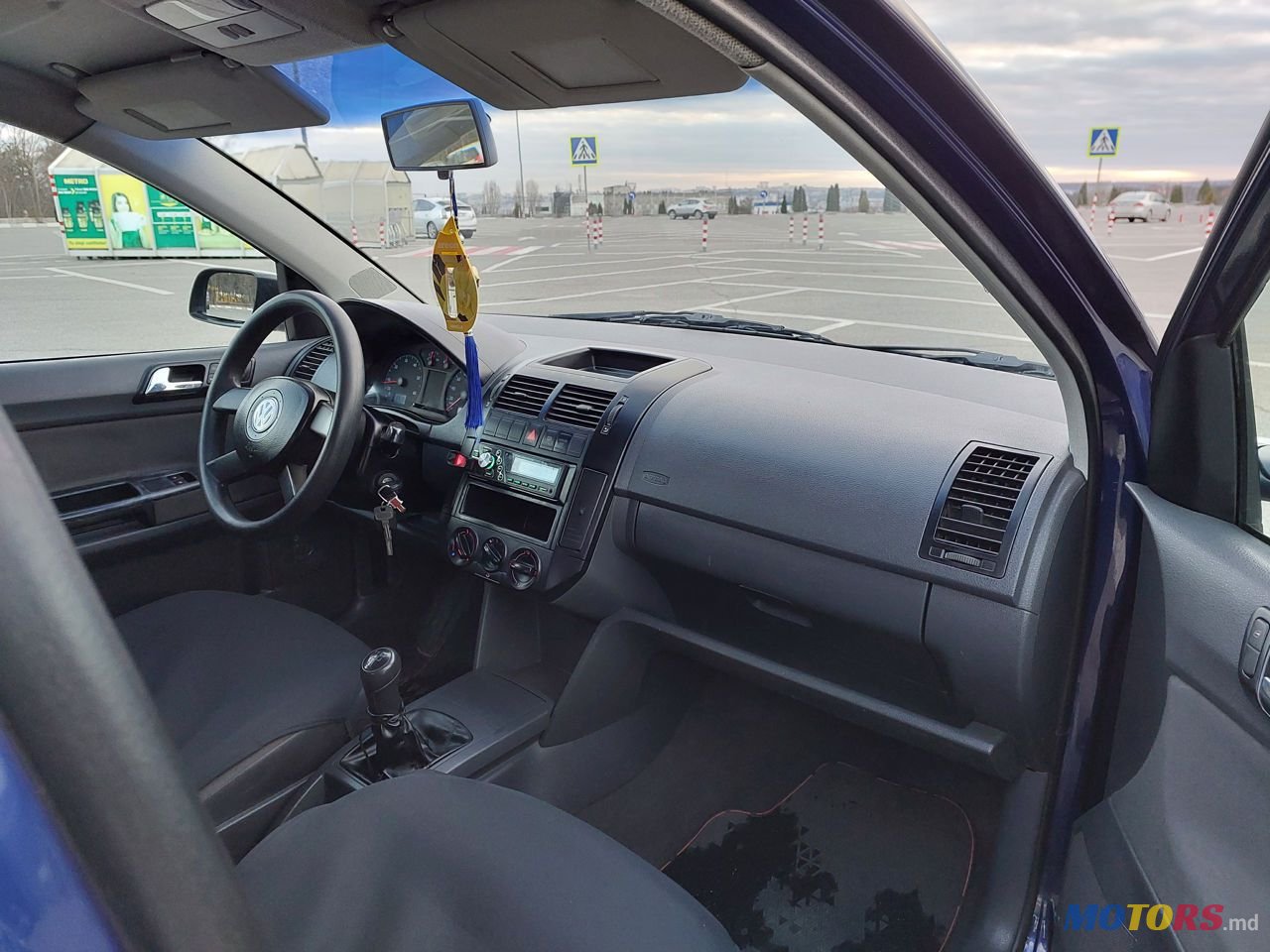 2004' Volkswagen Polo photo #5