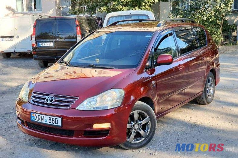 2004' Toyota Avensis photo #1