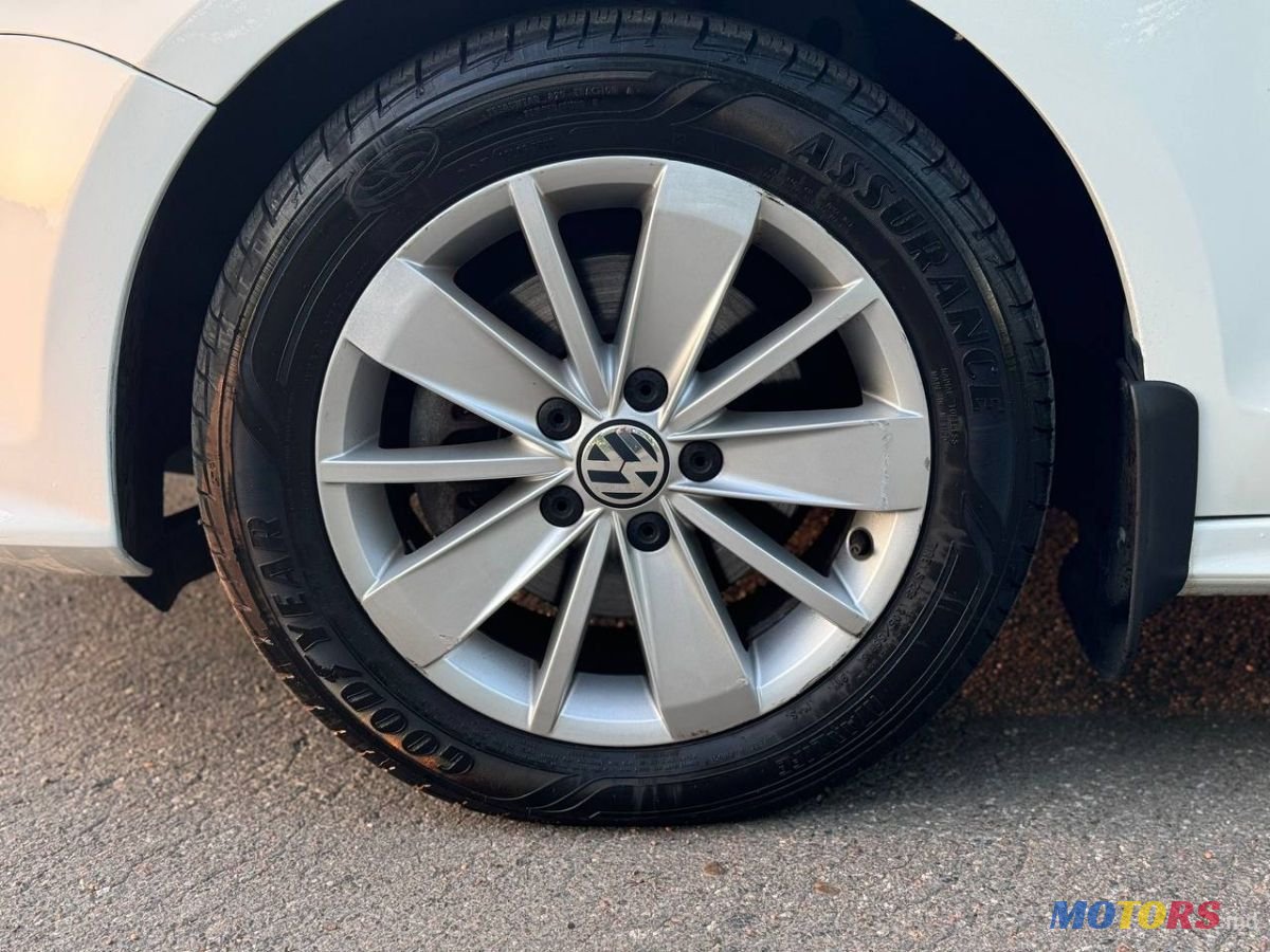 2016' Volkswagen Jetta photo #5