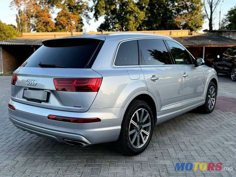 2019' Audi Q7 photo #5