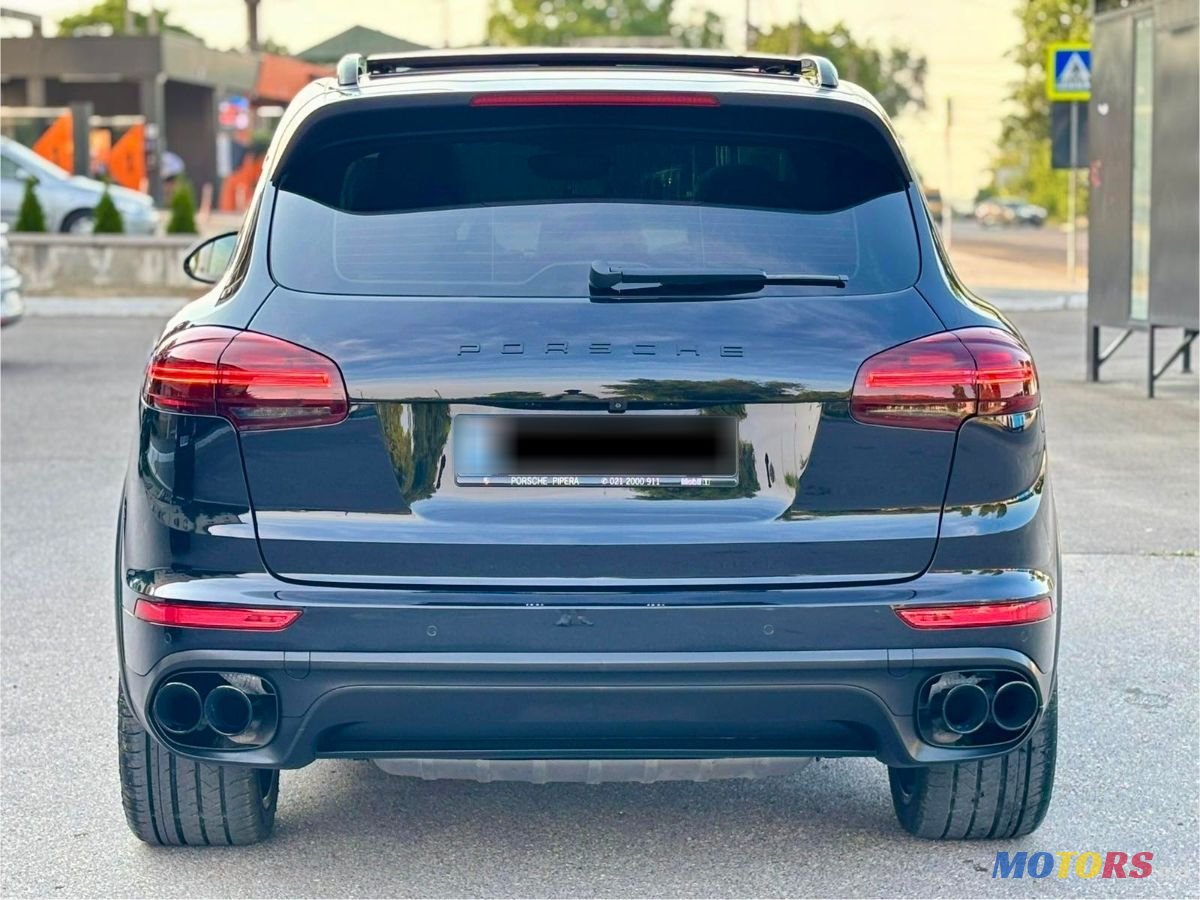 2015' Porsche Cayenne photo #6