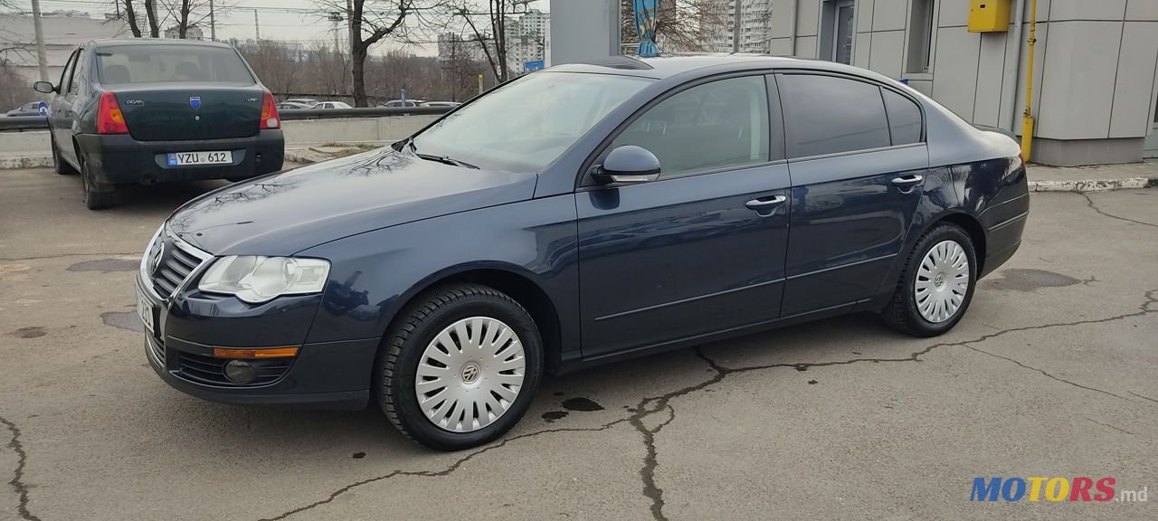 2008' Volkswagen Passat photo #2