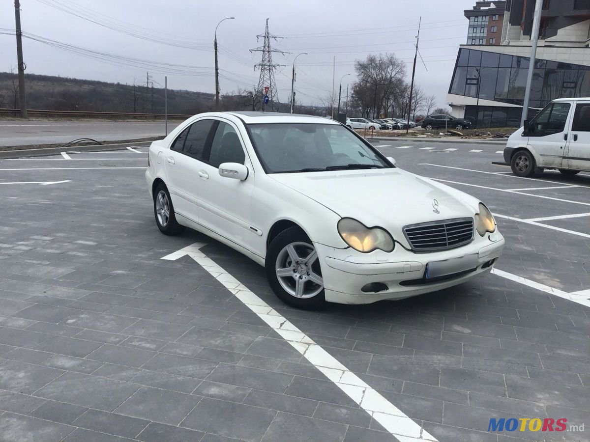 2004' Mercedes-Benz C-Class photo #3