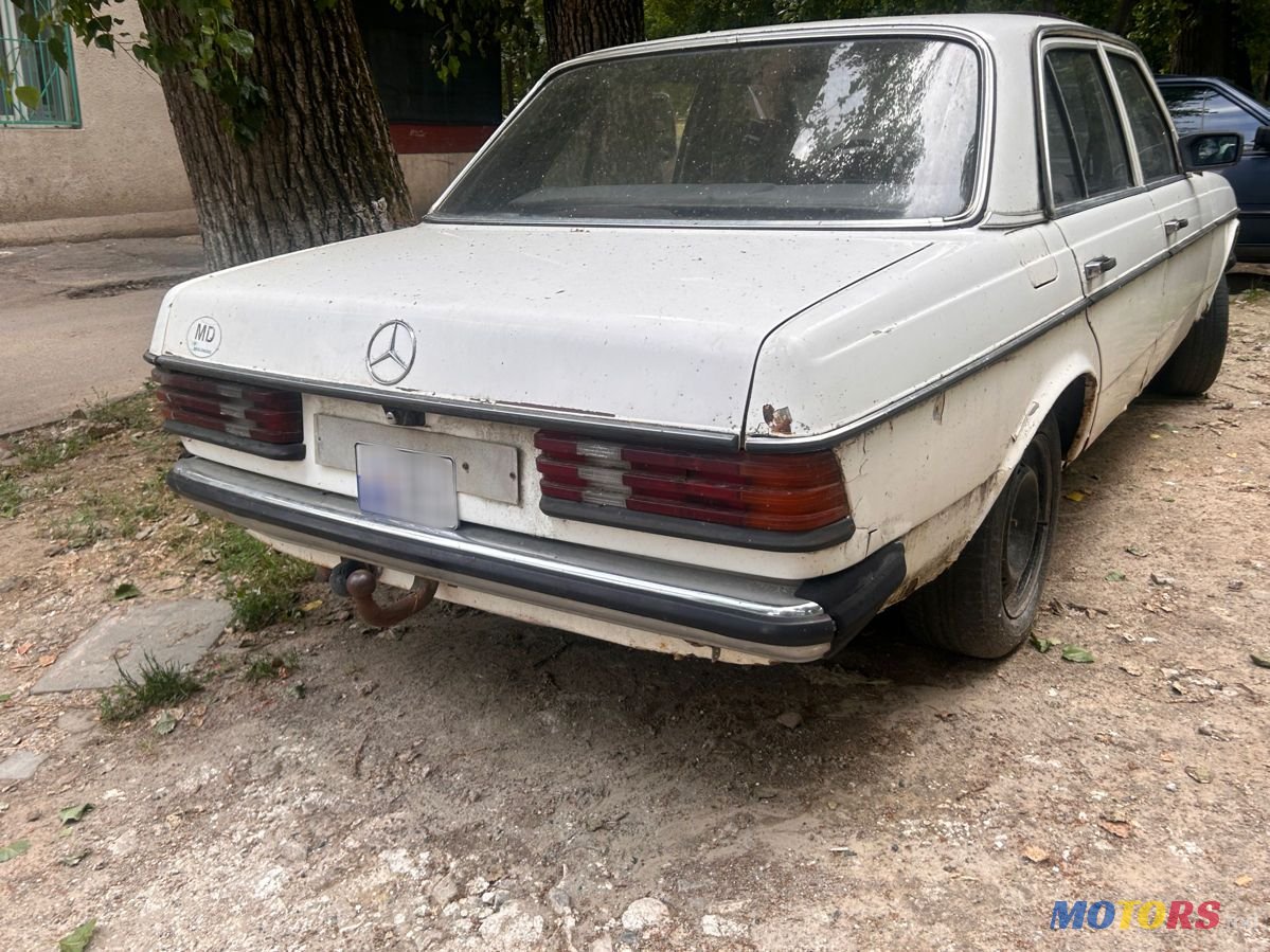 1982' Mercedes-Benz W123 photo #4
