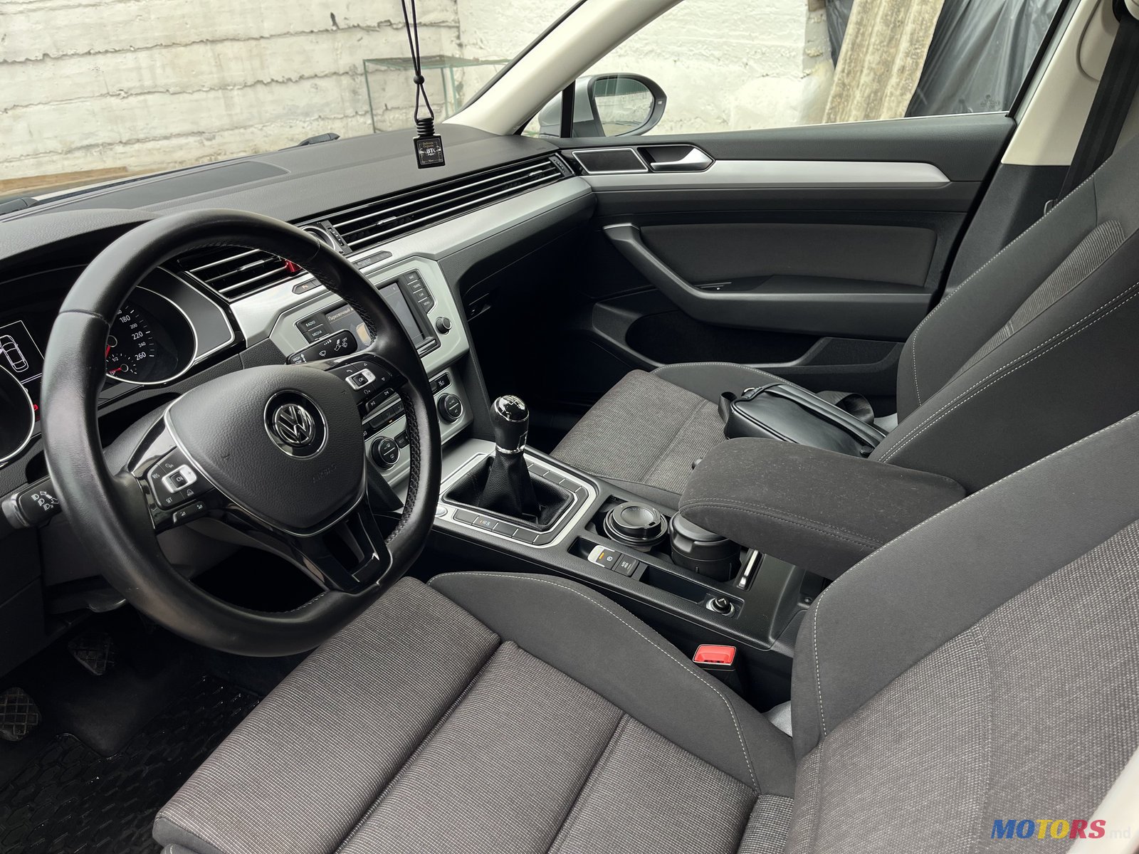 2016' Volkswagen Passat photo #7