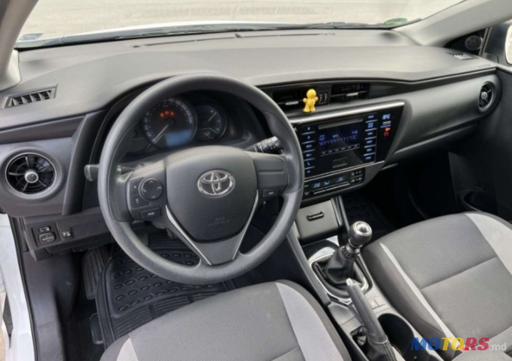 2017' Toyota Auris photo #6