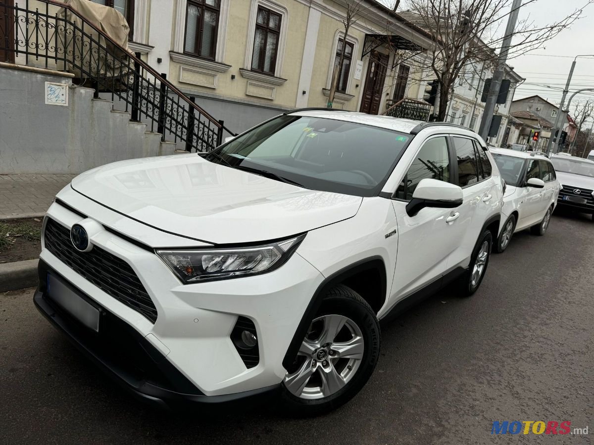 2019' Toyota RAV4 photo #2