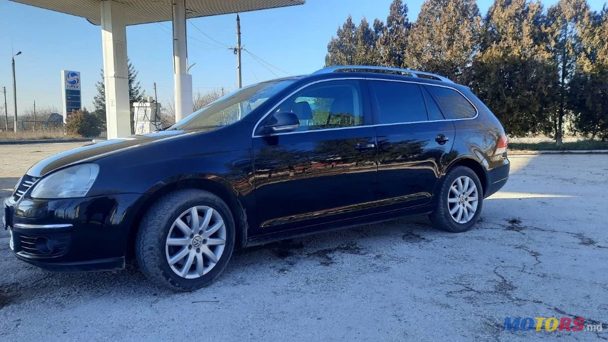 2008' Volkswagen Golf photo #2