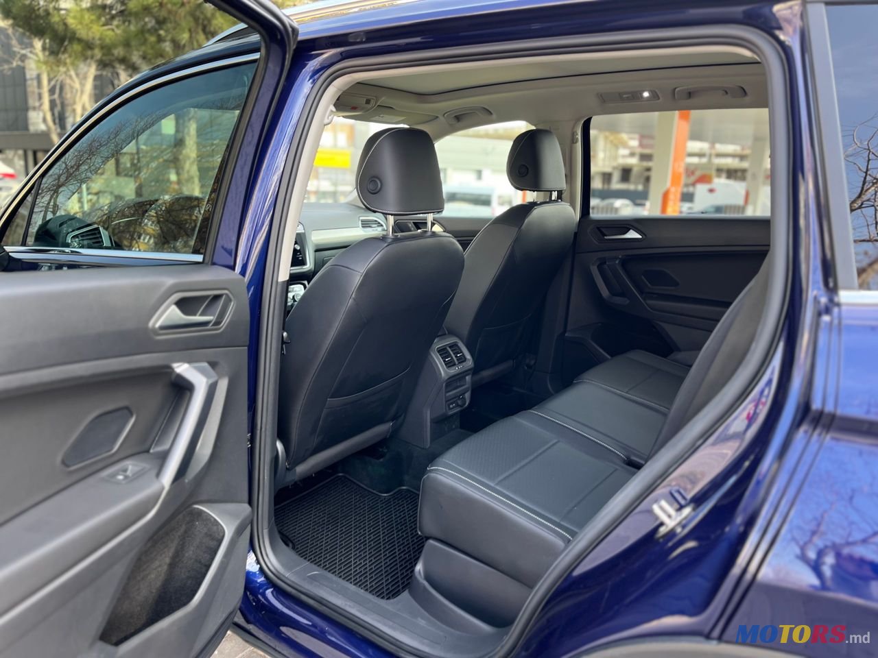 2021' Volkswagen Tiguan photo #5