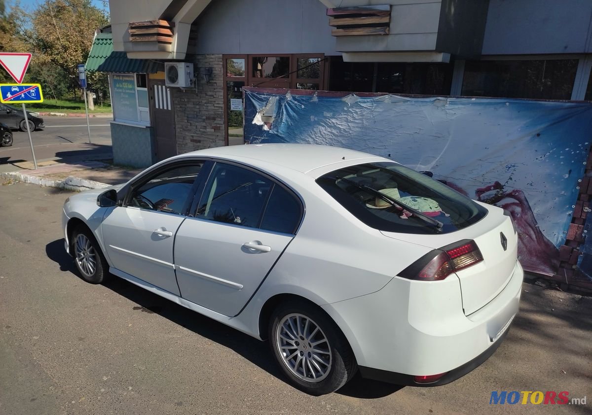 2011' Renault Laguna photo #3