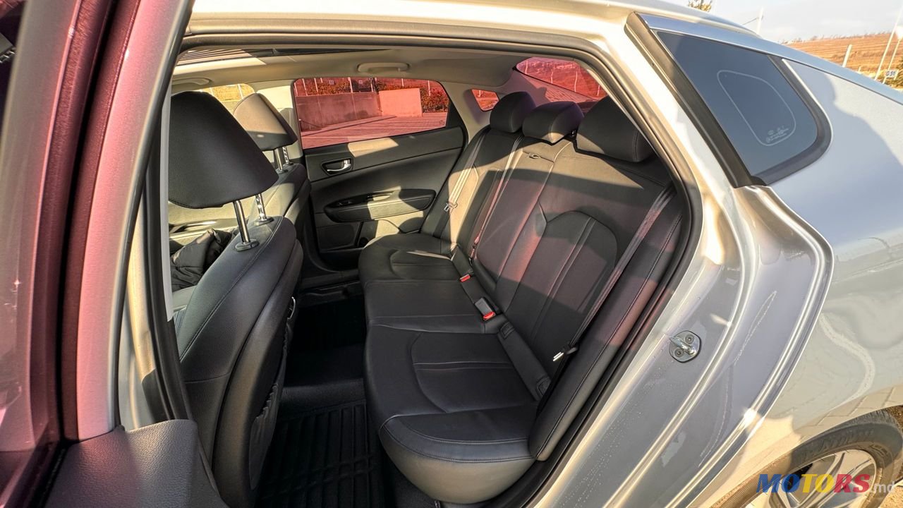 2016' Kia K5 photo #5