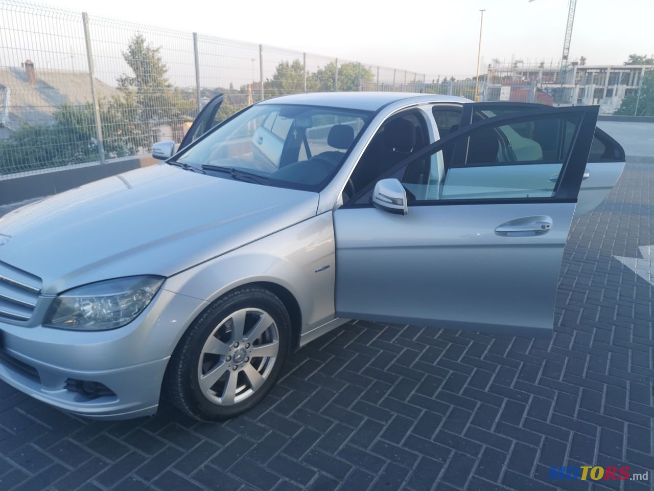 2011' Mercedes-Benz C-Class photo #3