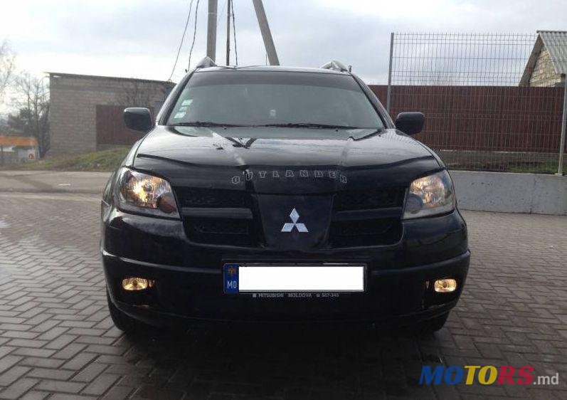 2004' Mitsubishi Outlander photo #2