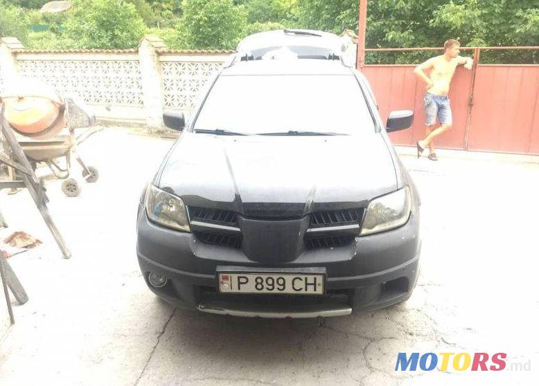 2007' Mitsubishi Outlander photo #2