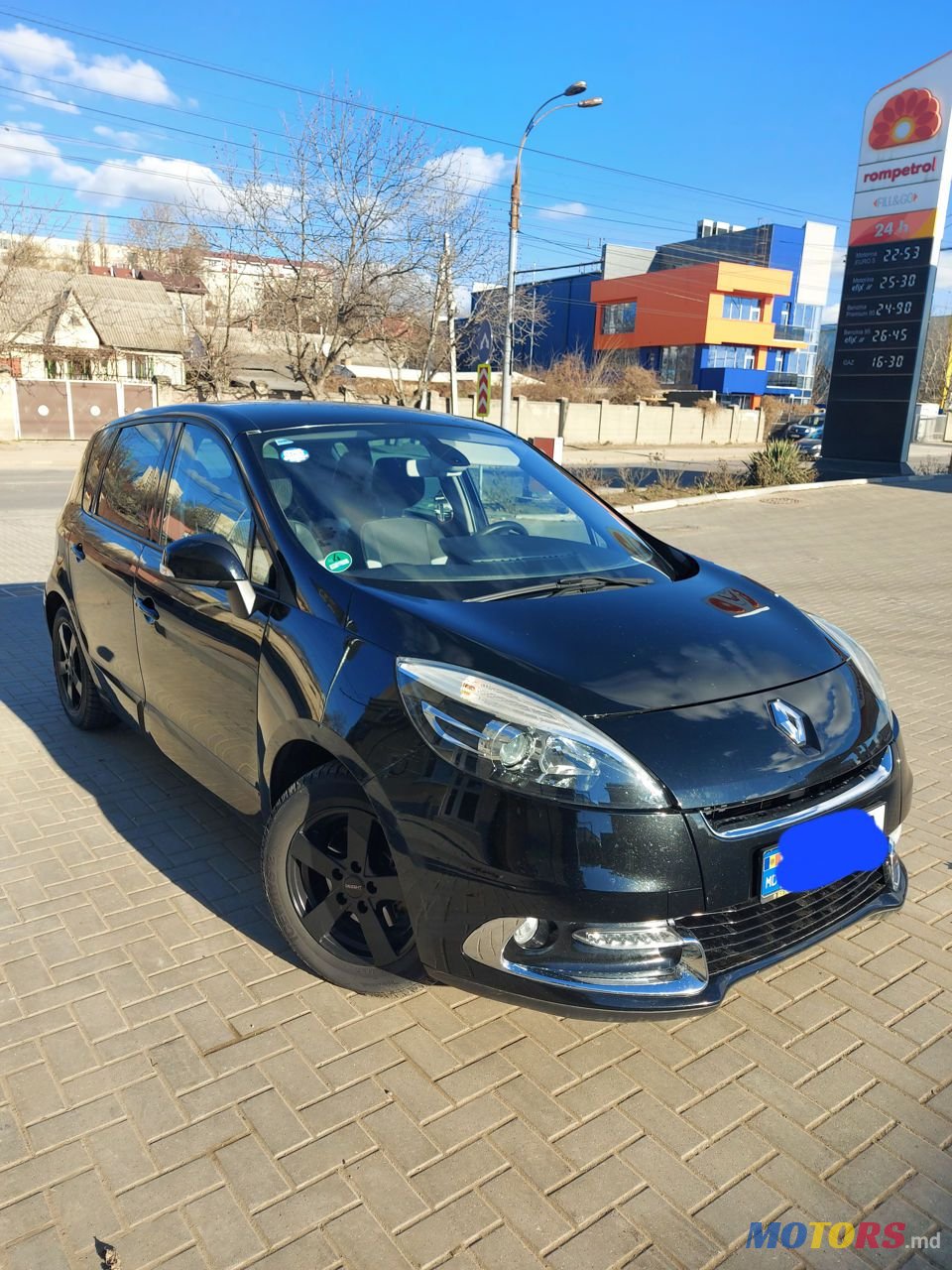 2012' Renault Scenic photo #1