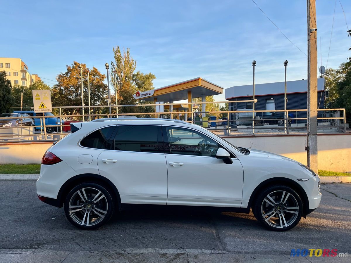 2011' Porsche Cayenne photo #6