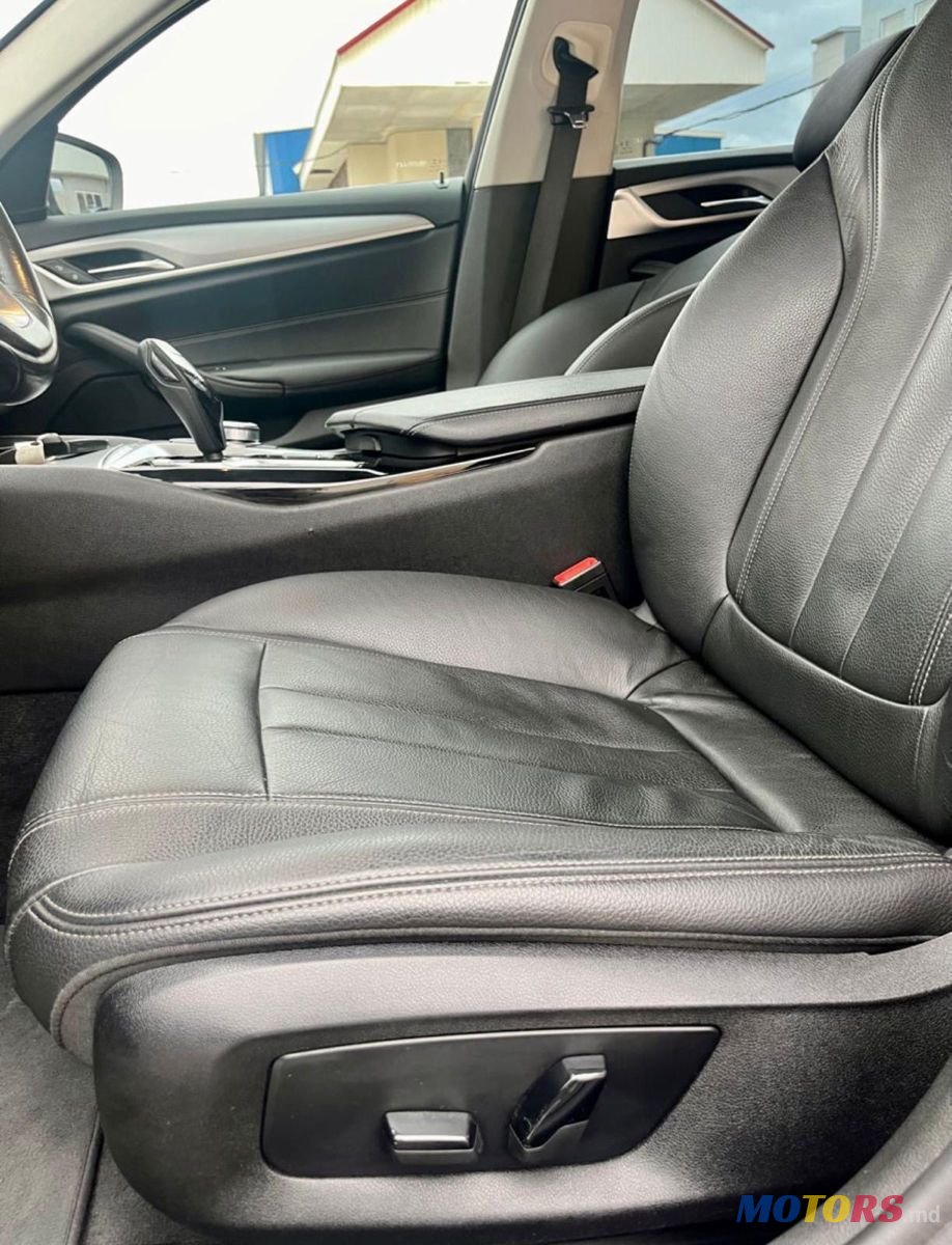 2019' BMW 5 Series photo #6