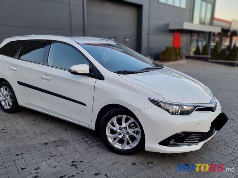 2016' Toyota Auris photo #2